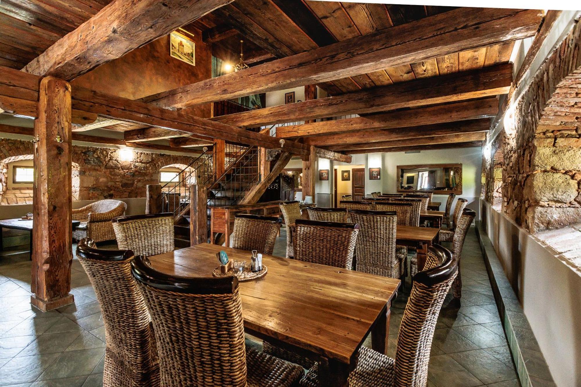 Barokni Spejchar Hotel Tlucna ภายนอก รูปภาพ