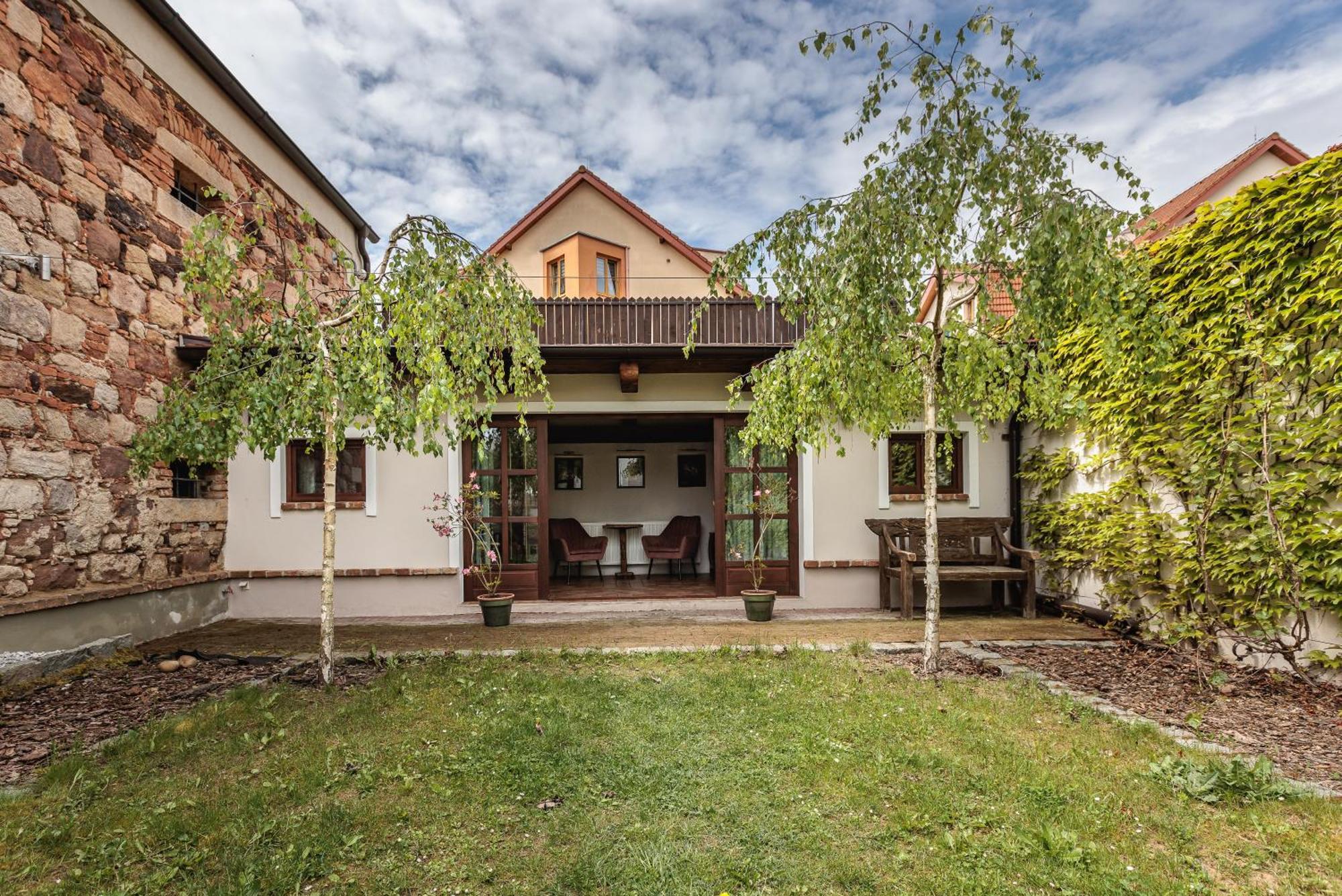 Barokni Spejchar Hotel Tlucna ภายนอก รูปภาพ