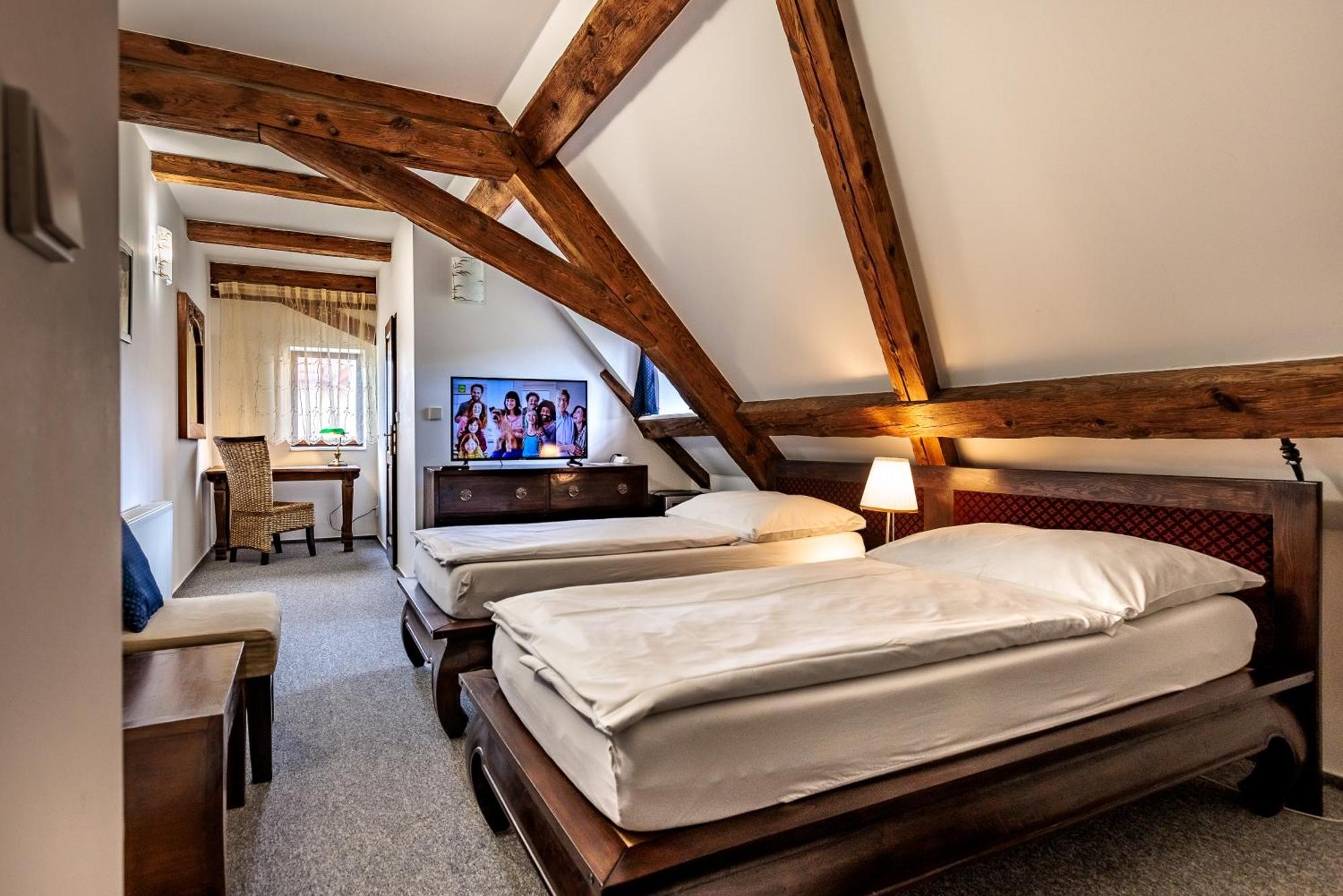 Barokni Spejchar Hotel Tlucna ภายนอก รูปภาพ