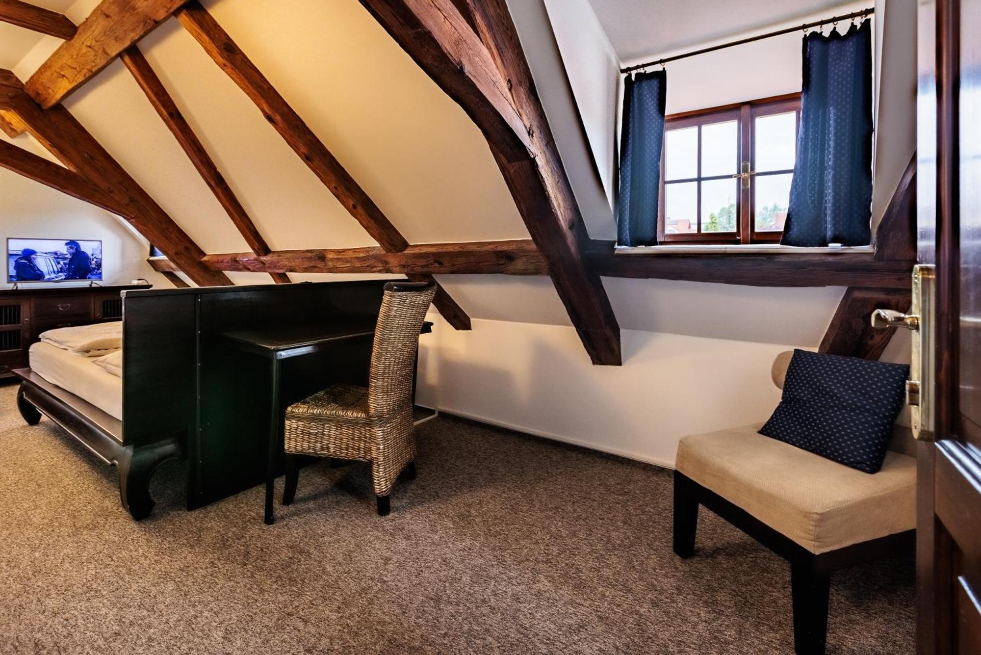 Barokni Spejchar Hotel Tlucna ภายนอก รูปภาพ