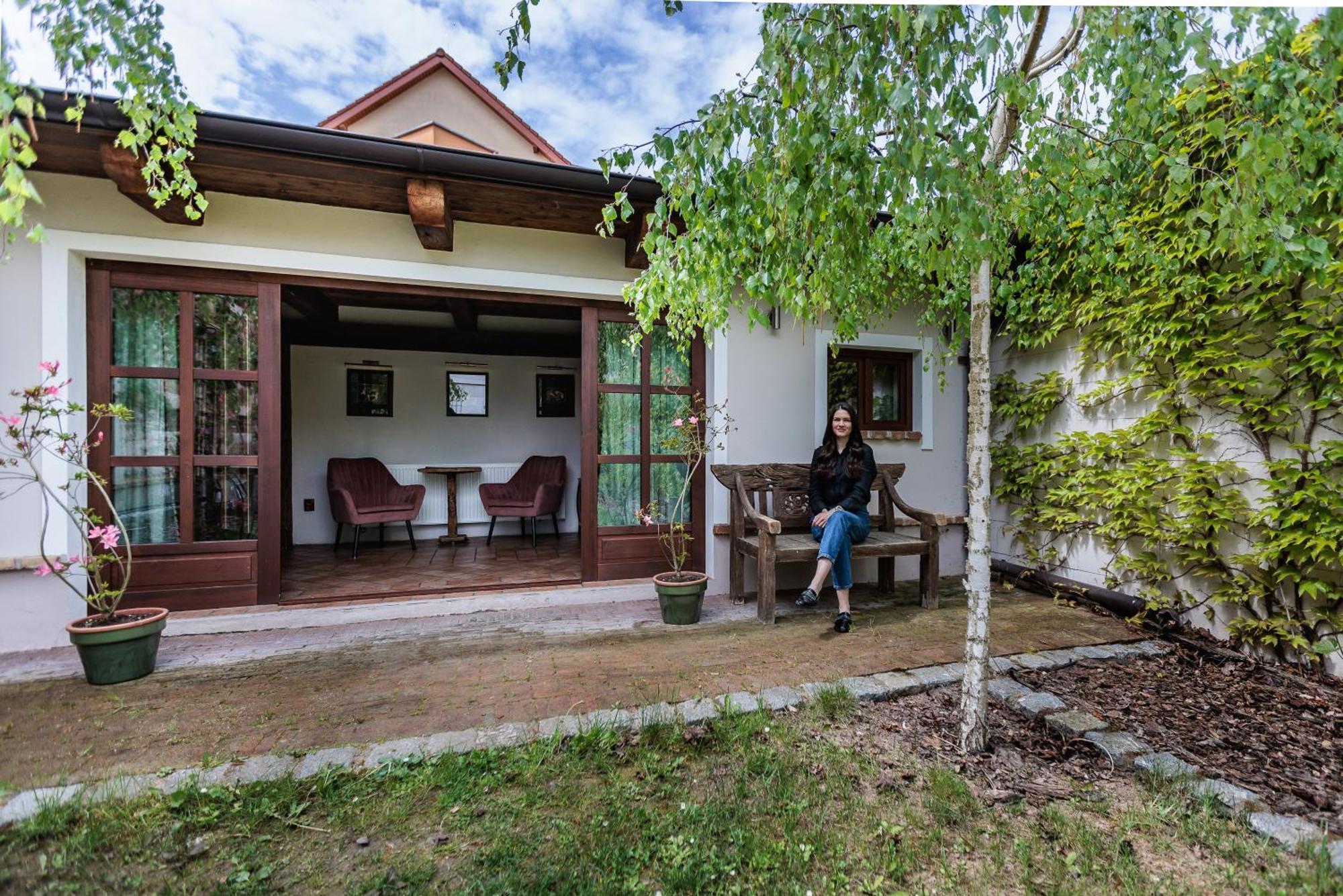 Barokni Spejchar Hotel Tlucna ภายนอก รูปภาพ